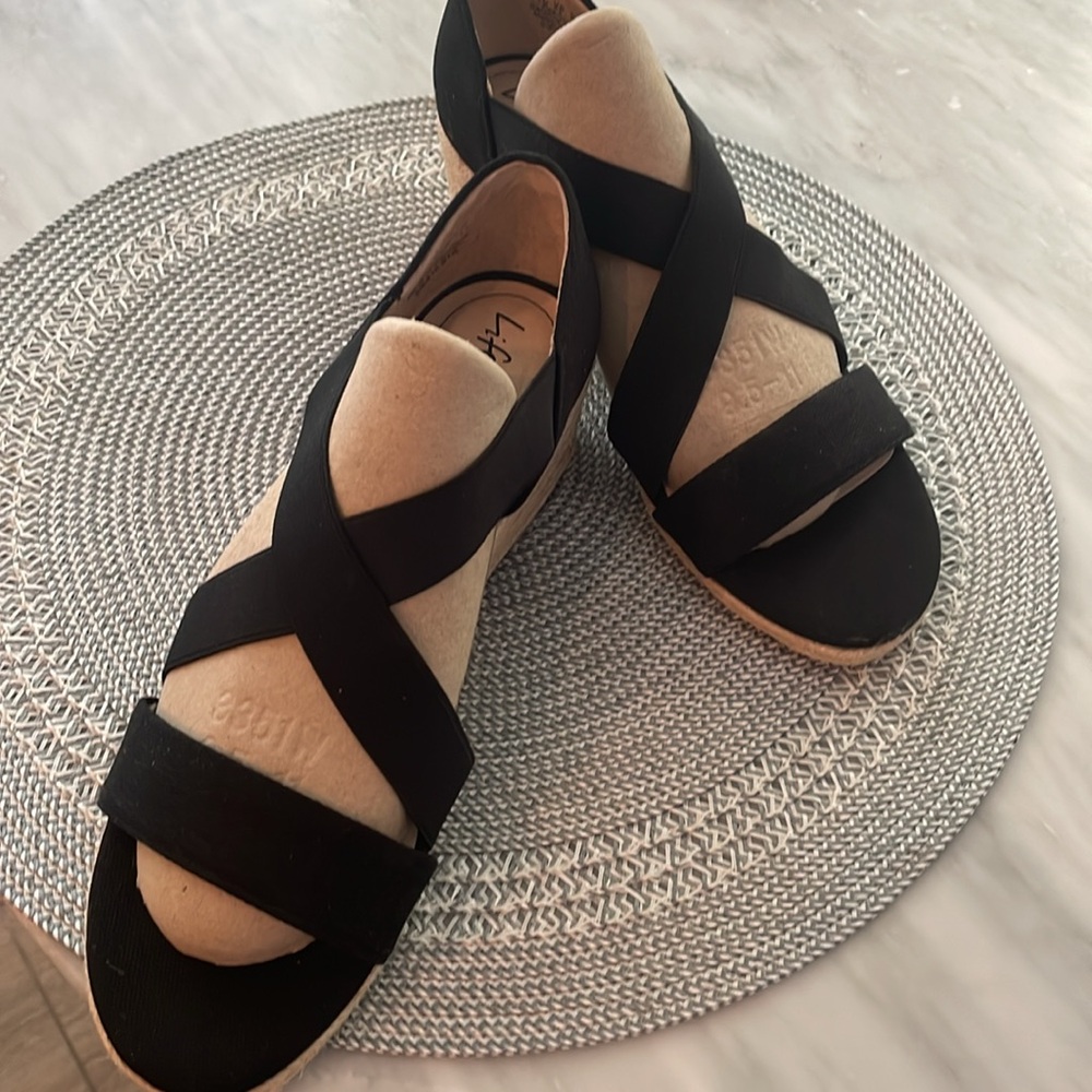 Life Stride Black Elastic Crisscross Slip-On Sandals - Picture 4 of 4